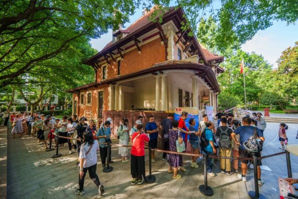 搜正规合法平台杠杆炒股 “红途”快闪携手随申办相约百代小楼，丰富红色文化体验掀起打卡热潮